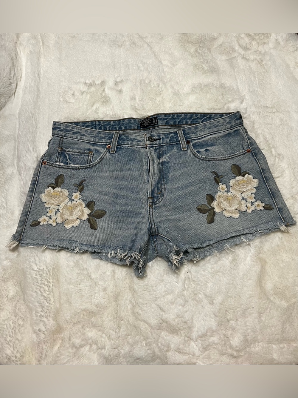 NWOT Abercrombie & Fitch Harper Low Rise Embroidered Denim Shorts